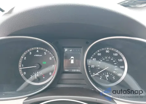 2017 Hyundai Santa Fe Sport 2.4L z USA, uszkodzony, nr VIN 5NMZUDLB2HH009777